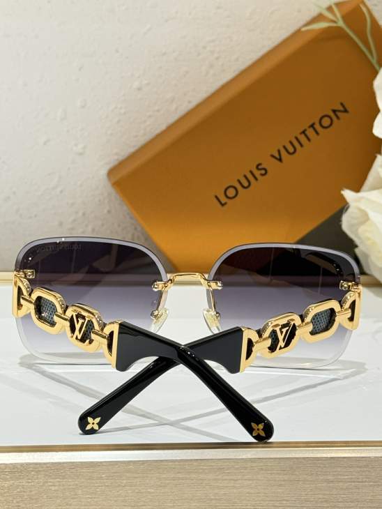 Picture of Louis Vuitton Sunglasses _SKUfw75326412fw